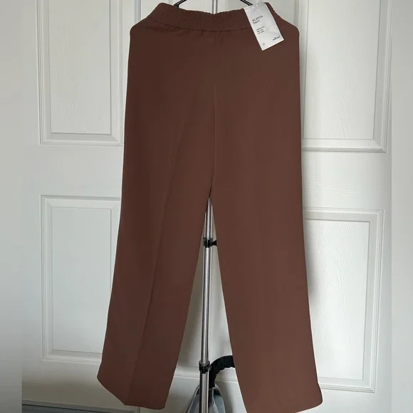 Aritzia Wilfred Alanya Pants in size 0 short. Color is Cocoa Bean - Picture 4 of 12